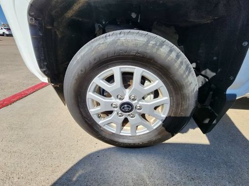 Used 2025 Toyota Tacoma SR5 AWD/4WD image 12