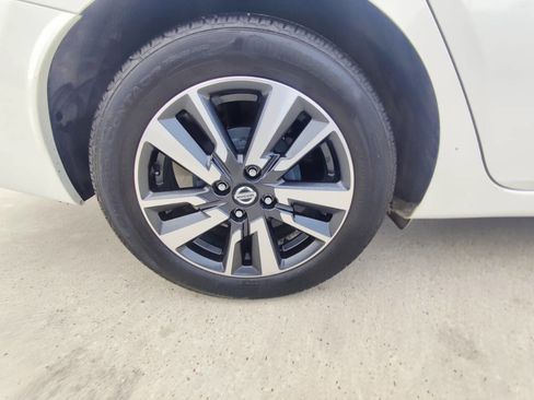 Used 2022 Nissan Versa SV image 14