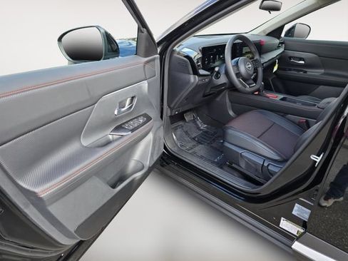 New 2026 Nissan Kicks SR w/ Cold Weather Package FWD image 17