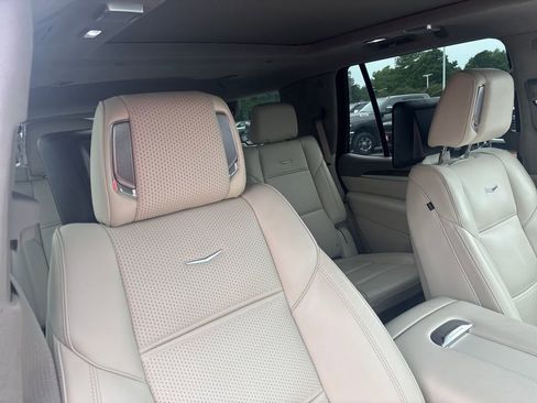 Used 2025 Cadillac Escalade Sport Platinum image 12