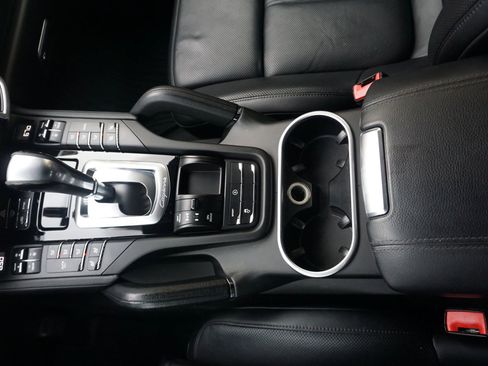 Used 2017 Porsche Cayenne Platinum Edition image 32