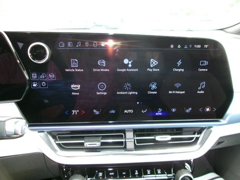 Used 2025 Chevrolet Equinox EV LT FWD image 15