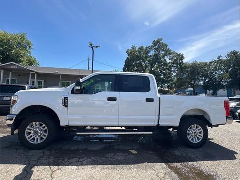 Used 2018 Ford F250 XLT w/ XLT Value Package AWD/4WD image 4