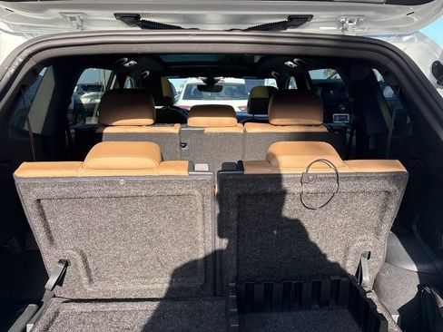 Certified 2023 Volkswagen Tiguan SE w/ Panoramic Sunroof Package image 8