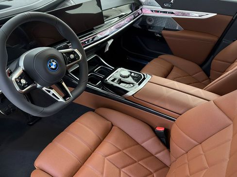 Used 2026 BMW i7 eDrive50 w/ M Sport Package RWD image 4