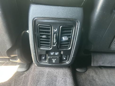 Used 2018 Jeep Grand Cherokee Limited image 36