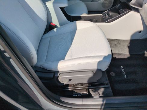 Used 2025 Hyundai Kona SEL FWD image 28