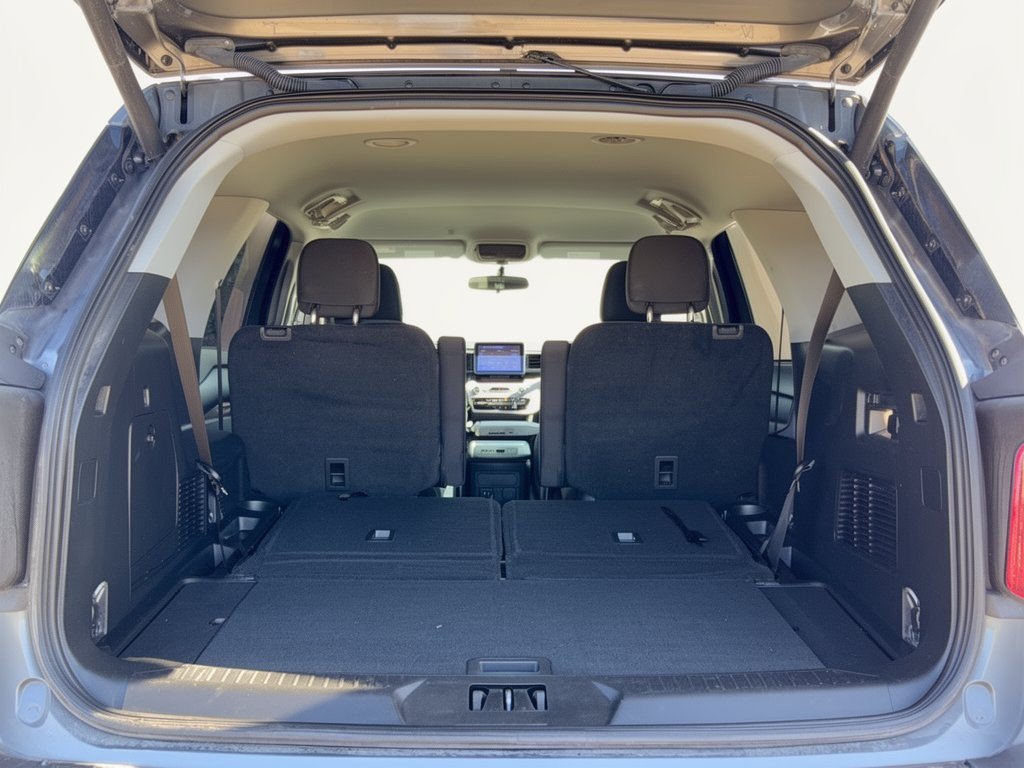 Used 2024 Ford Explorer XLT RWD image 28