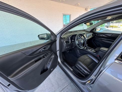 Used 2023 Chevrolet Equinox Premier image 11