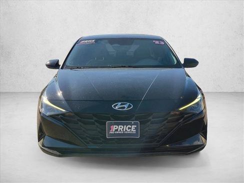 Used 2023 Hyundai Elantra SEL FWD image 2