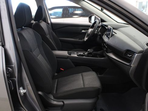Used 2025 Nissan Rogue SV FWD image 14
