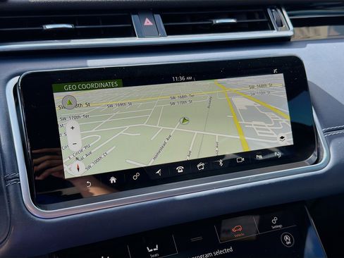 Used 2019 Land Rover Range Rover Velar R-Dynamic SE image 13