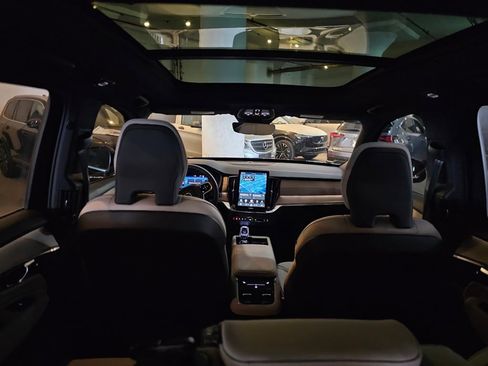 Certified 2025 Volvo XC90 B5 Plus image 8