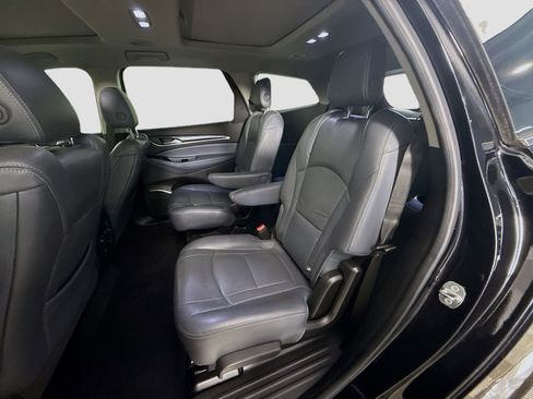 Used 2018 Buick Enclave Essence image 25