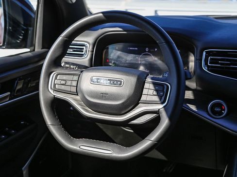 Used 2024 Jeep Wagoneer L Series II image 16