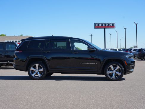 Used 2022 Jeep Grand Cherokee L Limited AWD/4WD image 2