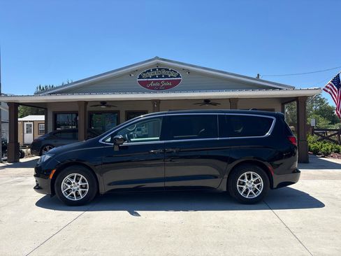 Used 2023 Chrysler Voyager LX FWD image 8