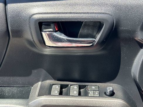 Used 2020 Toyota Tacoma TRD Off-Road w/ Advanced Technology Package AWD/4WD image 23