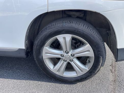 Used 2011 Toyota Highlander Limited w/ Tow Pkg FWD image 7