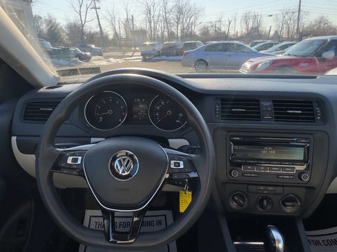 Used 2015 Volkswagen Jetta S image 16