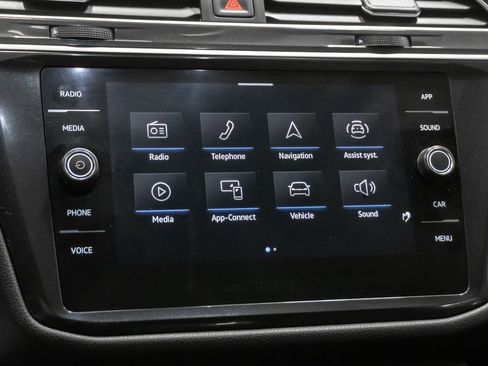 Used 2024 Volkswagen Tiguan SE R-Line image 18