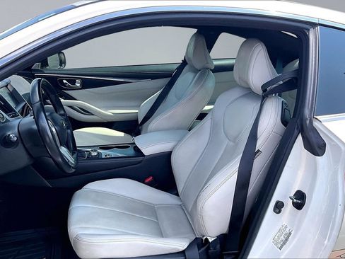 Used 2018 INFINITI Q60 3.0t Luxe RWD image 24