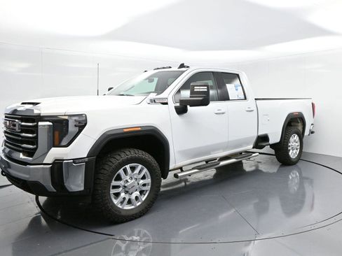 Used 2024 GMC Sierra 2500 SLE w/ SLE Convenience Package image 3