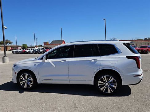 Certified 2021 Cadillac XT6 Premium Luxury w/ Platinum Package image 2