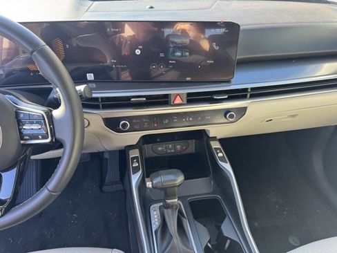 Certified 2025 Kia Sorento S image 17