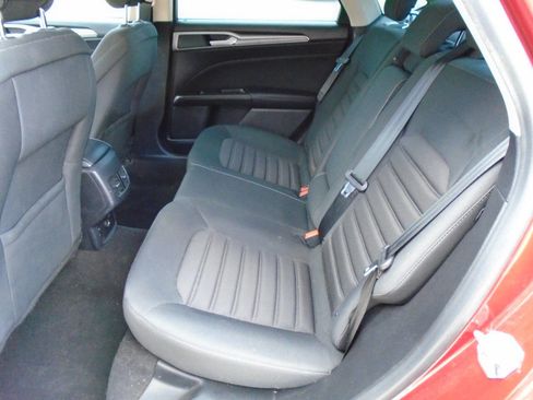 Used 2019 Ford Fusion SE FWD image 8