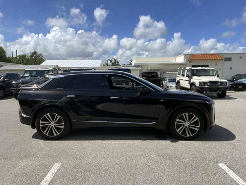 Used 2024 Cadillac Lyriq Luxury w/ LPO, Floor Liner Package AWD/4WD image 7