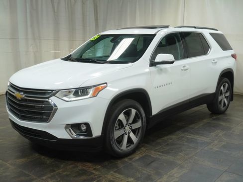 Used 2021 Chevrolet Traverse LT w/ LT Premium Package AWD/4WD image 2