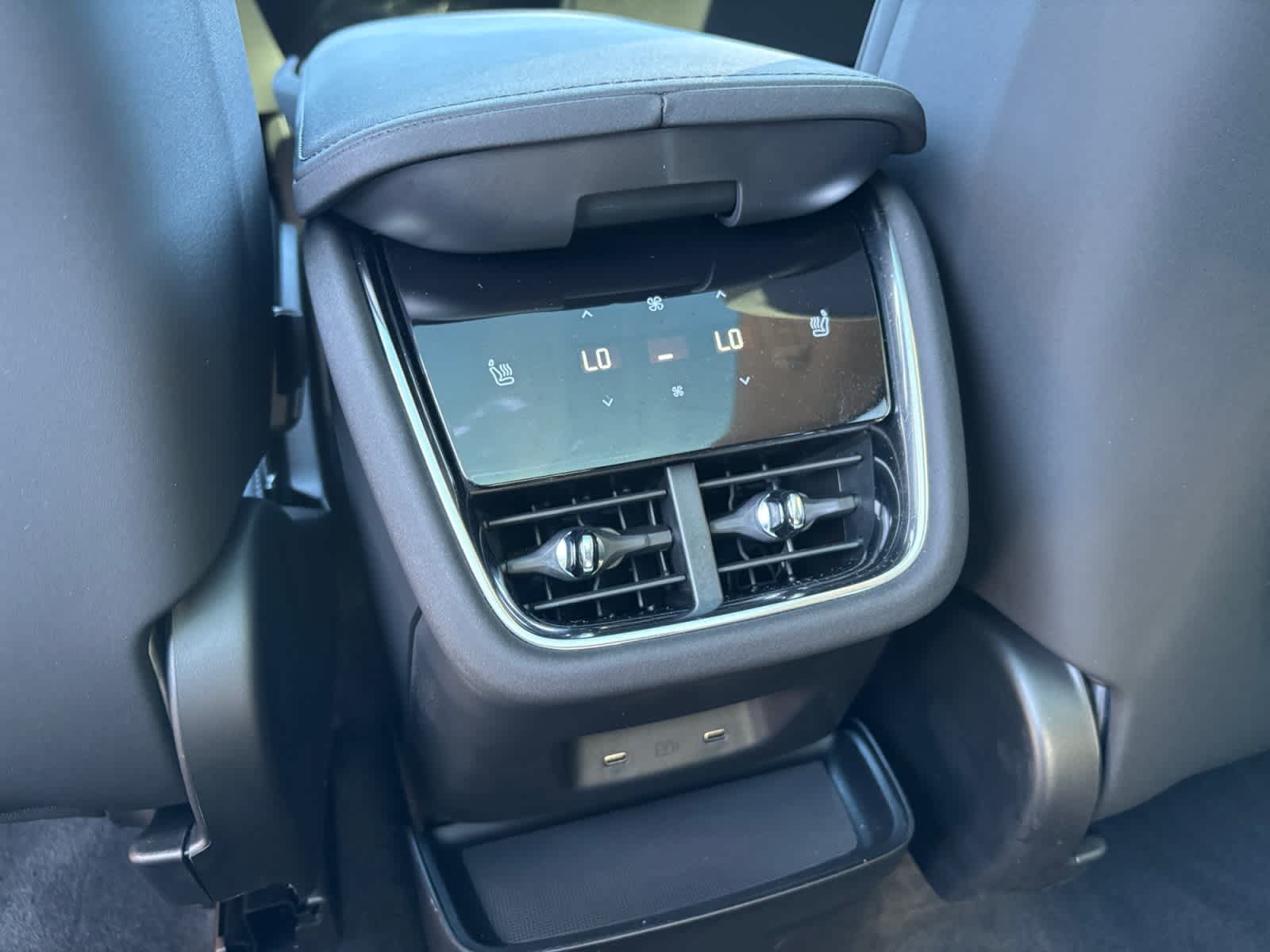 Used 2025 Volvo EX90 Ultra w/ Protection Package Premier AWD/4WD image 16