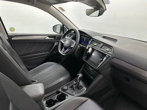 Used 2022 Volkswagen Tiguan SE AWD/4WD image 25