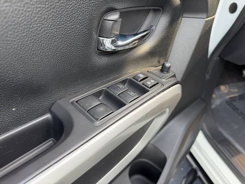 Used 2022 Nissan Titan SV AWD/4WD image 14