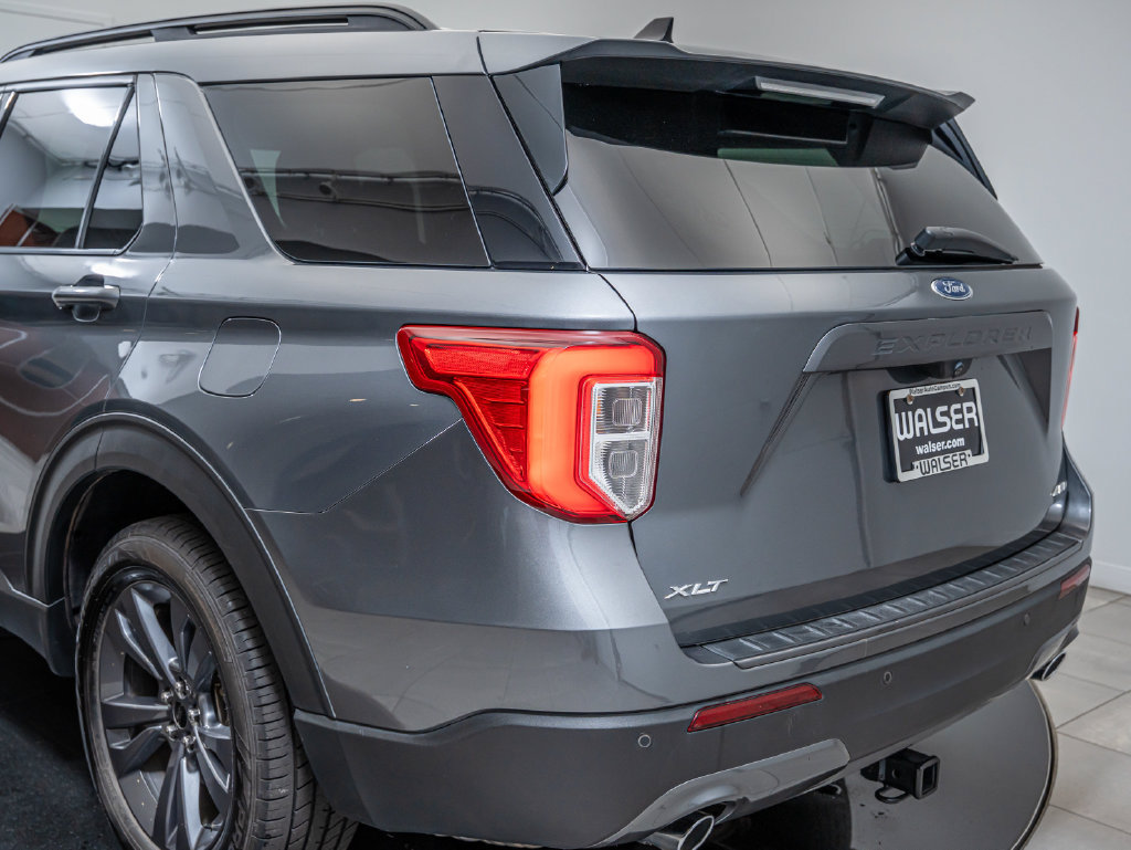 Used 2022 Ford Explorer XLT w/ Equipment Group 202A AWD/4WD image 18