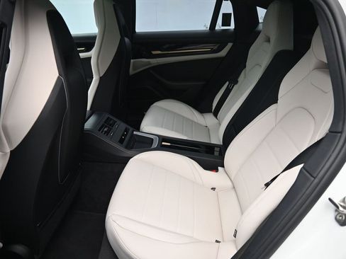 Certified 2025 Porsche Panamera image 10