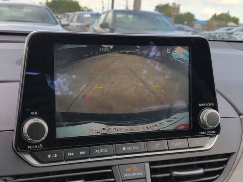 Used 2025 Nissan Altima 2.5 SV FWD image 17