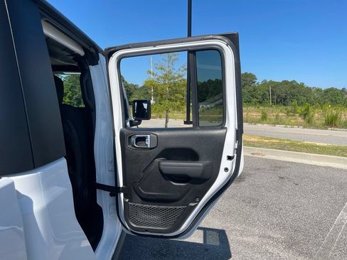 Used 2025 Jeep Gladiator Mojave w/ Convenience Group AWD/4WD image 50
