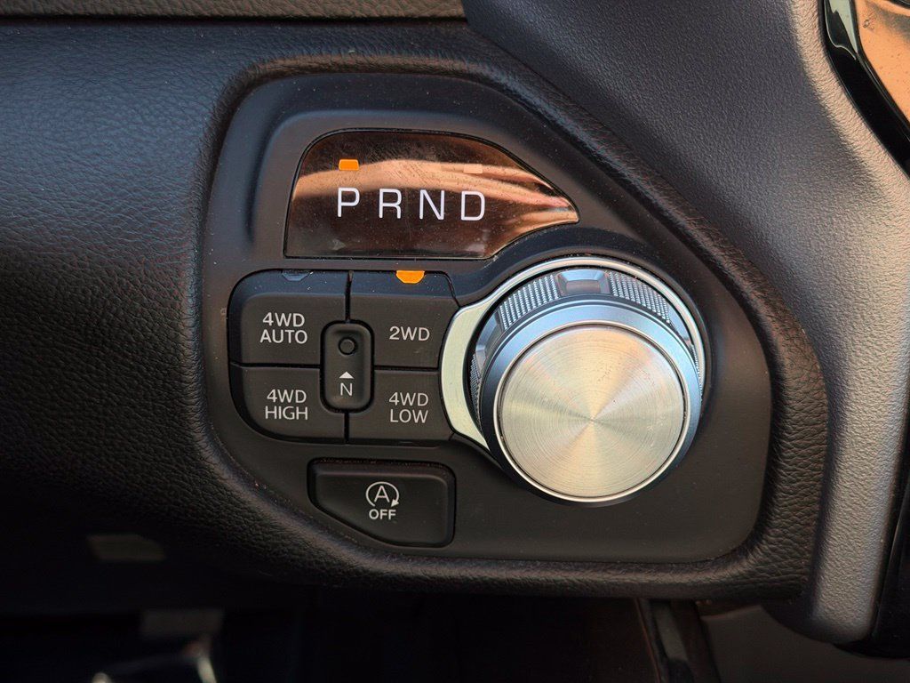 Used 2025 RAM 1500 Laramie AWD/4WD image 29