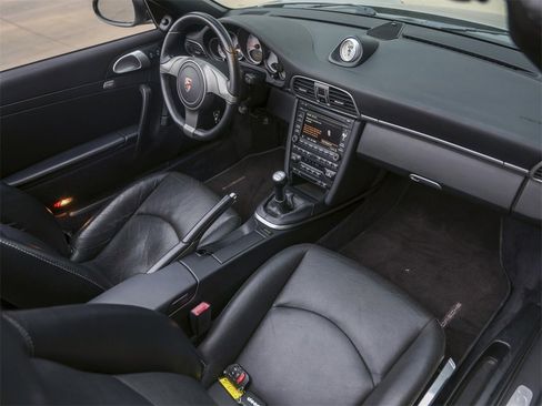 Used 2010 Porsche 911 Cabriolet image 33