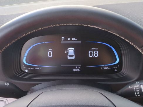 Used 2025 Hyundai Venue SEL FWD image 15