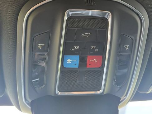 Used 2024 Jeep Wagoneer L Series II w/ Flexible Seating Group AWD/4WD image 28