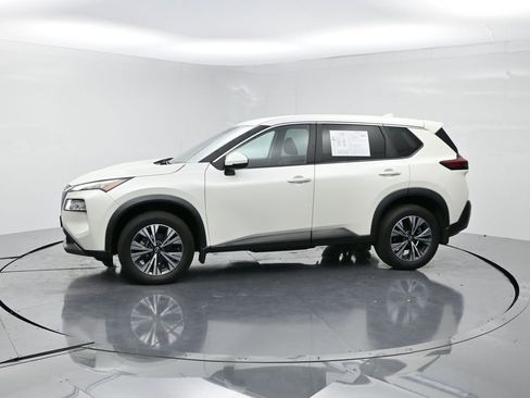 Used 2022 Nissan Rogue SV image 3