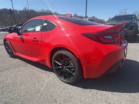 New 2025 Toyota GR86 Premium image 3