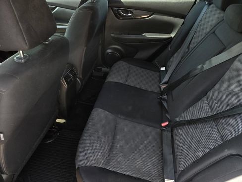 Certified 2022 Nissan Rogue Sport SV FWD image 11