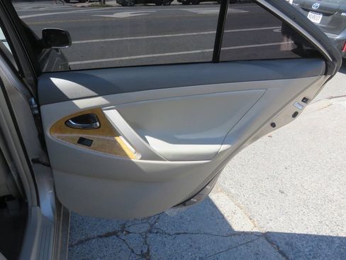 Used 2007 Toyota Camry XLE FWD image 28