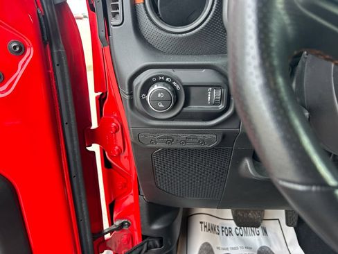 Used 2024 Jeep Gladiator Mojave w/ Convenience Group AWD/4WD image 32