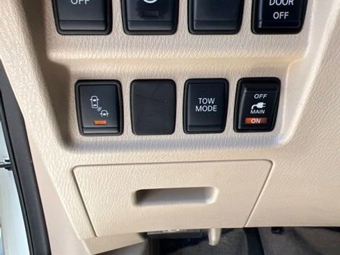 Used 2015 Nissan Pathfinder Platinum w/ Family Entertainment Package FWD image 22
