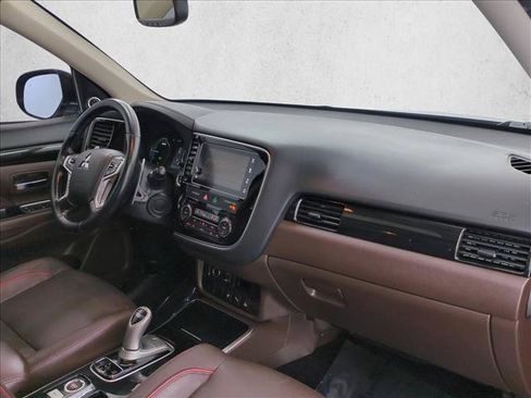 Used 2018 Mitsubishi Outlander GT AWD/4WD image 26